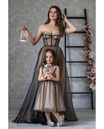 Эффектные вечерние платья для мамы и дочки